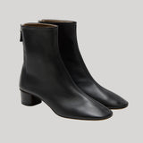 Le Monde Beryl | Carole Boot