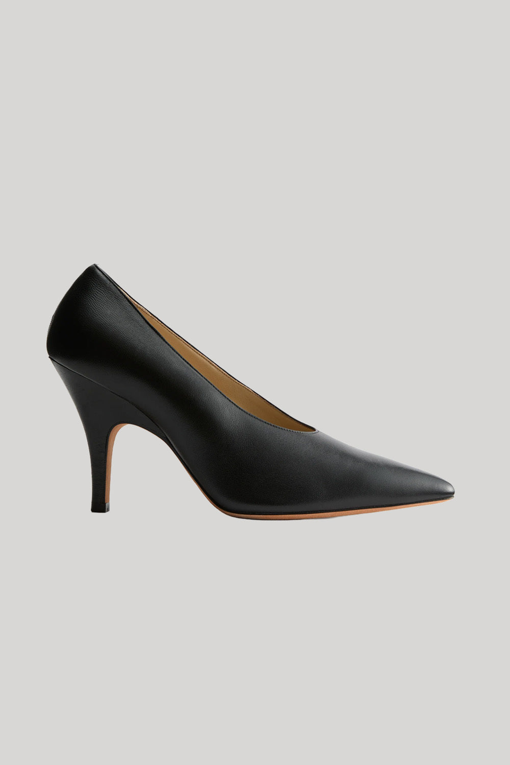 Black leather pump
